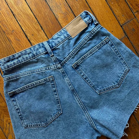 New‎ with Tags WEEKDAY Women's Blue Cut Off Raw Edge Denim Jean Shorts. - Picture 6 of 6